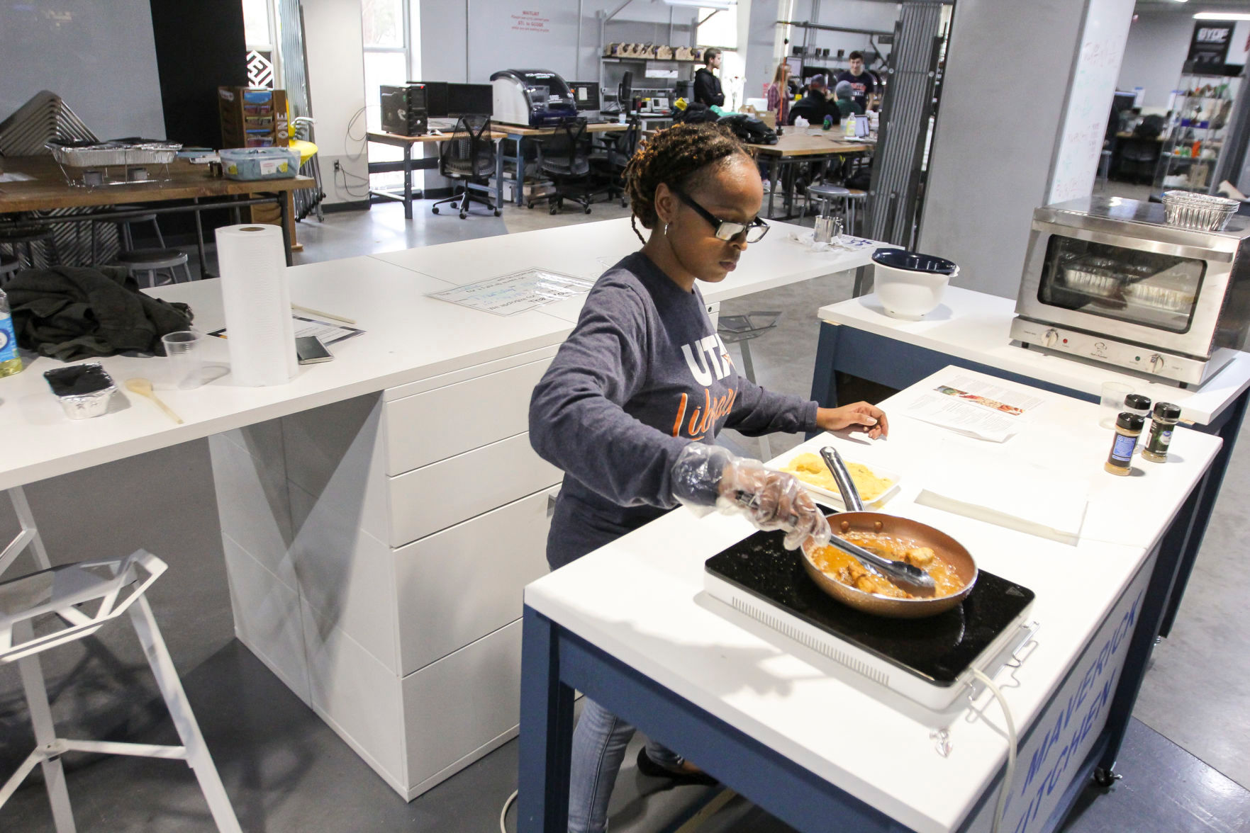 Events specialist creates initiatives for UTA Libraries' experiential learning program